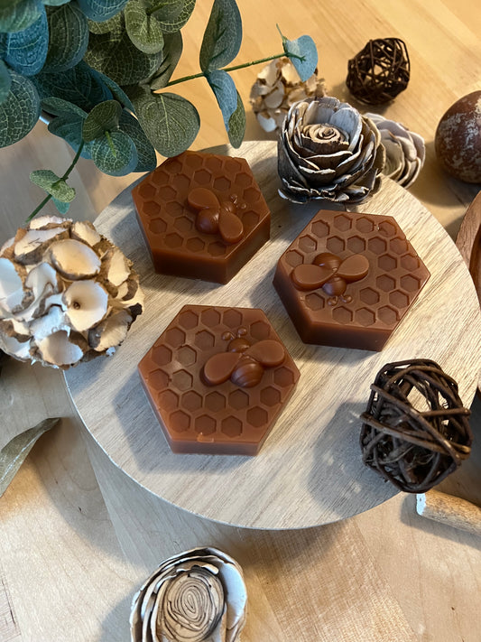 Red clay and honey Soap scented with chamomile, vanilla and rosemary